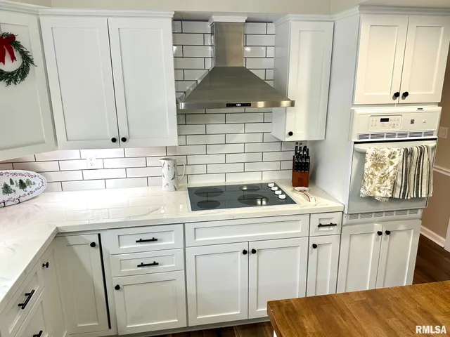 $299,900 | 5 Book Lane, Jacksonville, IL 62650