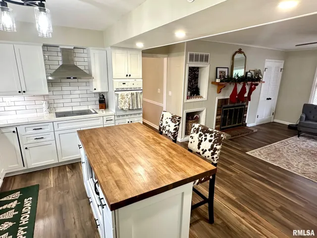 $299,900 | 5 Book Lane, Jacksonville, IL 62650