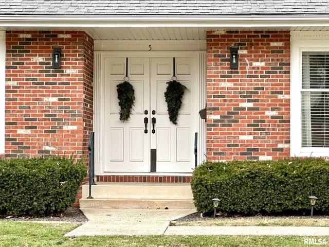 $299,900 | 5 Book Lane, Jacksonville, IL 62650