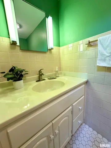 $299,900 | 5 Book Lane, Jacksonville, IL 62650