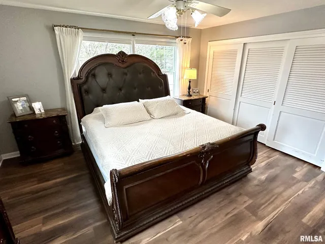 $299,900 | 5 Book Lane, Jacksonville, IL 62650