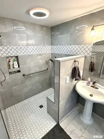 $299,900 | 5 Book Lane, Jacksonville, IL 62650