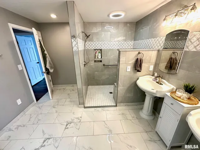 $299,900 | 5 Book Lane, Jacksonville, IL 62650