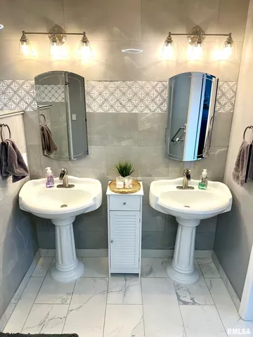 $299,900 | 5 Book Lane, Jacksonville, IL 62650