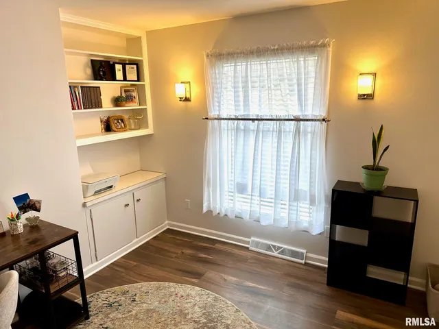 $299,900 | 5 Book Lane, Jacksonville, IL 62650