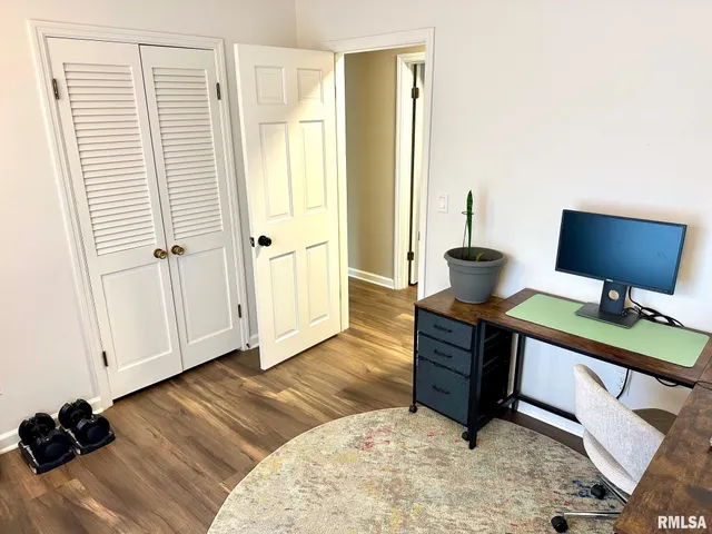 $299,900 | 5 Book Lane, Jacksonville, IL 62650