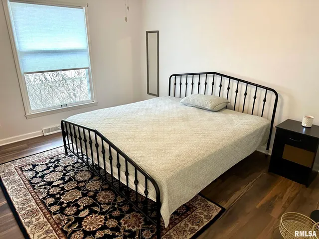 $299,900 | 5 Book Lane, Jacksonville, IL 62650