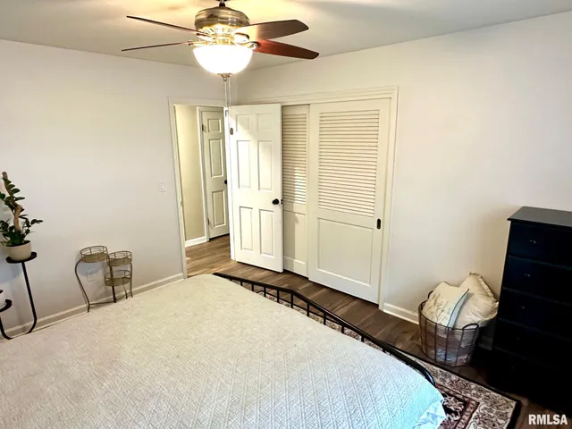 $299,900 | 5 Book Lane, Jacksonville, IL 62650