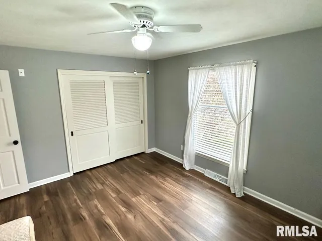 $299,900 | 5 Book Lane, Jacksonville, IL 62650