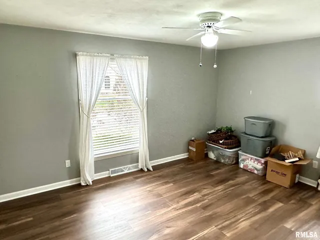 $299,900 | 5 Book Lane, Jacksonville, IL 62650