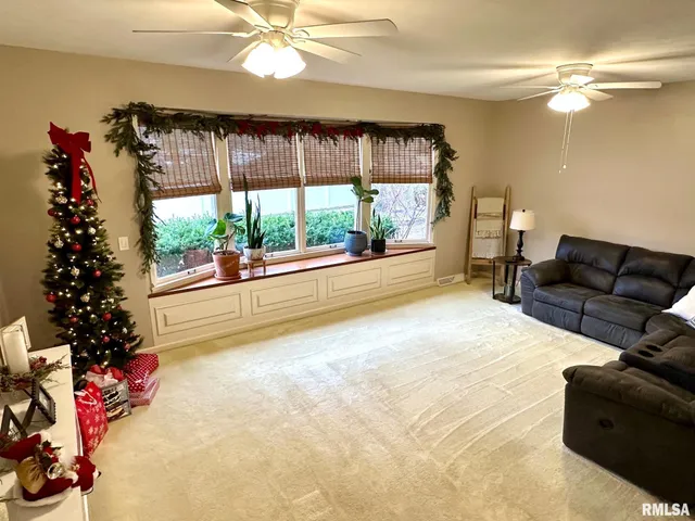 $299,900 | 5 Book Lane, Jacksonville, IL 62650