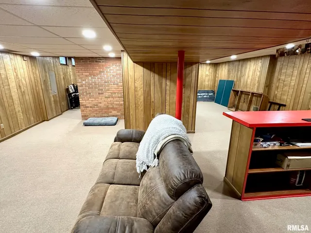 $299,900 | 5 Book Lane, Jacksonville, IL 62650