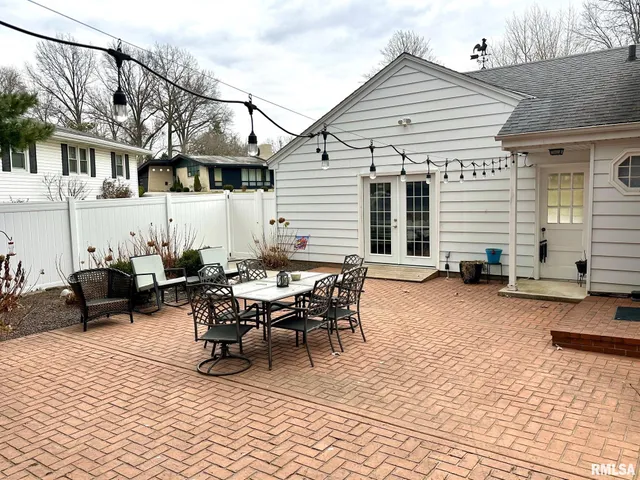 $299,900 | 5 Book Lane, Jacksonville, IL 62650