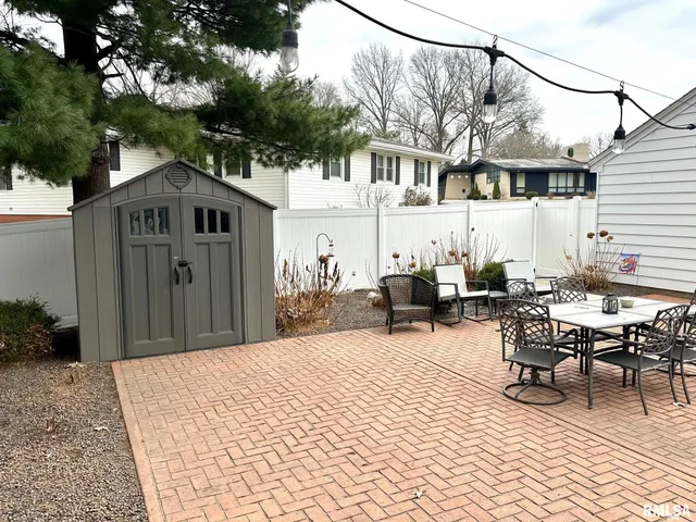 $299,900 | 5 Book Lane, Jacksonville, IL 62650