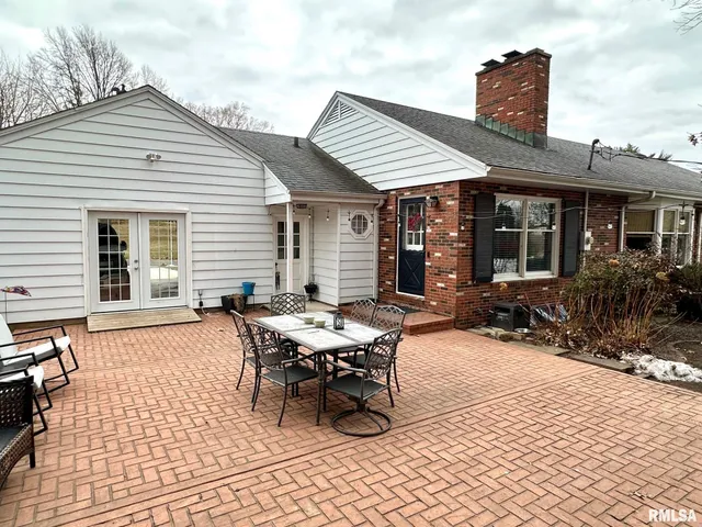 $299,900 | 5 Book Lane, Jacksonville, IL 62650