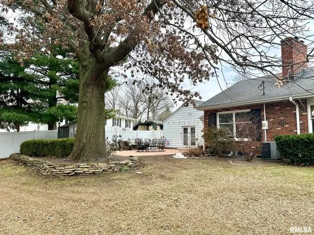 $299,900 | 5 Book Lane, Jacksonville, IL 62650