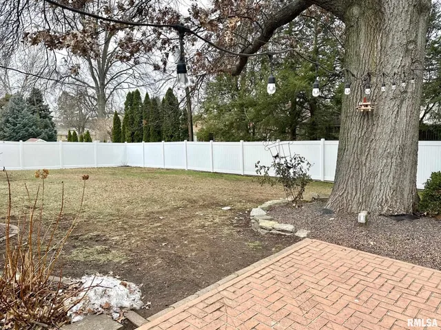 $299,900 | 5 Book Lane, Jacksonville, IL 62650