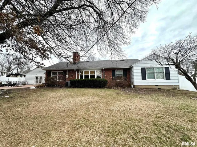 $299,900 | 5 Book Lane, Jacksonville, IL 62650