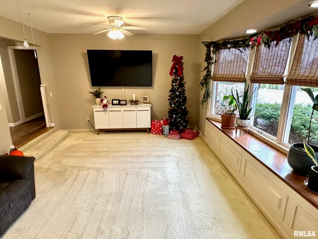 $299,900 | 5 Book Lane, Jacksonville, IL 62650