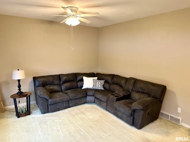 $299,900 | 5 Book Lane, Jacksonville, IL 62650