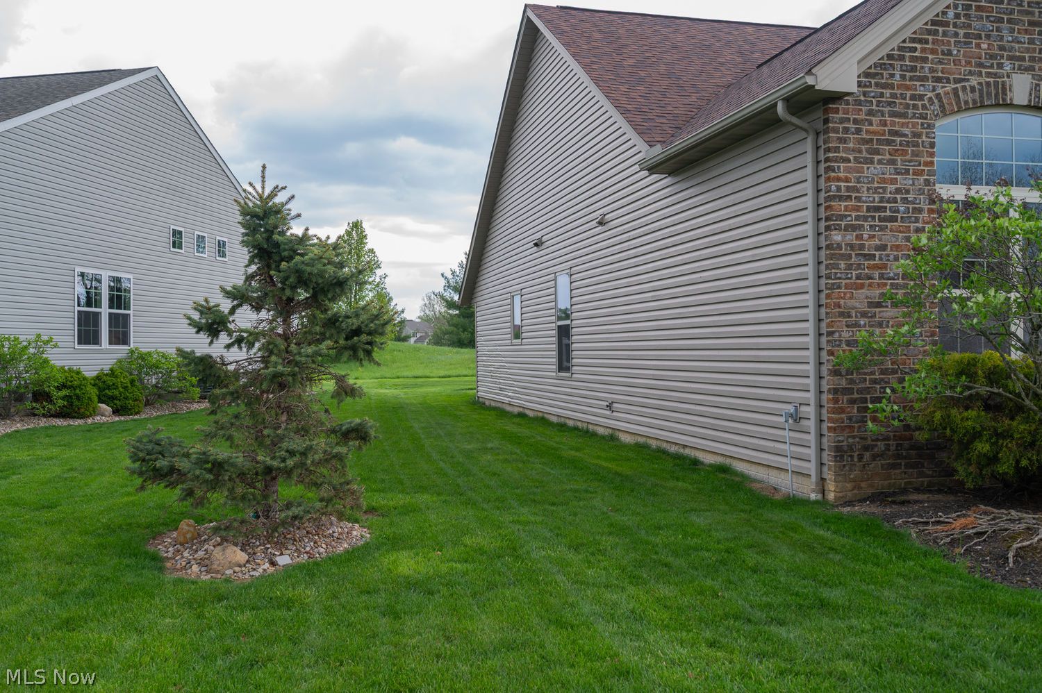 604 Rundle Street Lagrange, OH 44050 - Photo 6 of 45 left side view