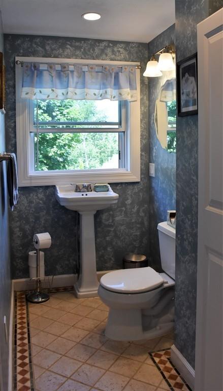 264 Beverly Road Worcester, MA 01605 - Photo 23 of 38
