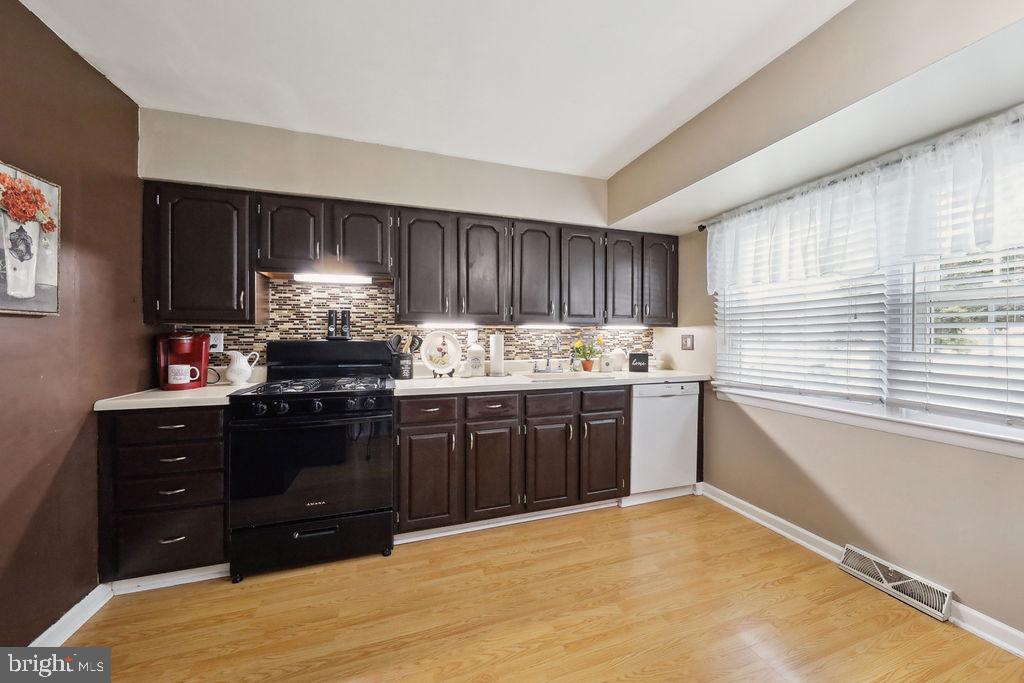 295 Jackson Road Mantua, NJ 08051 - Photo 12 of 35 Kitchen