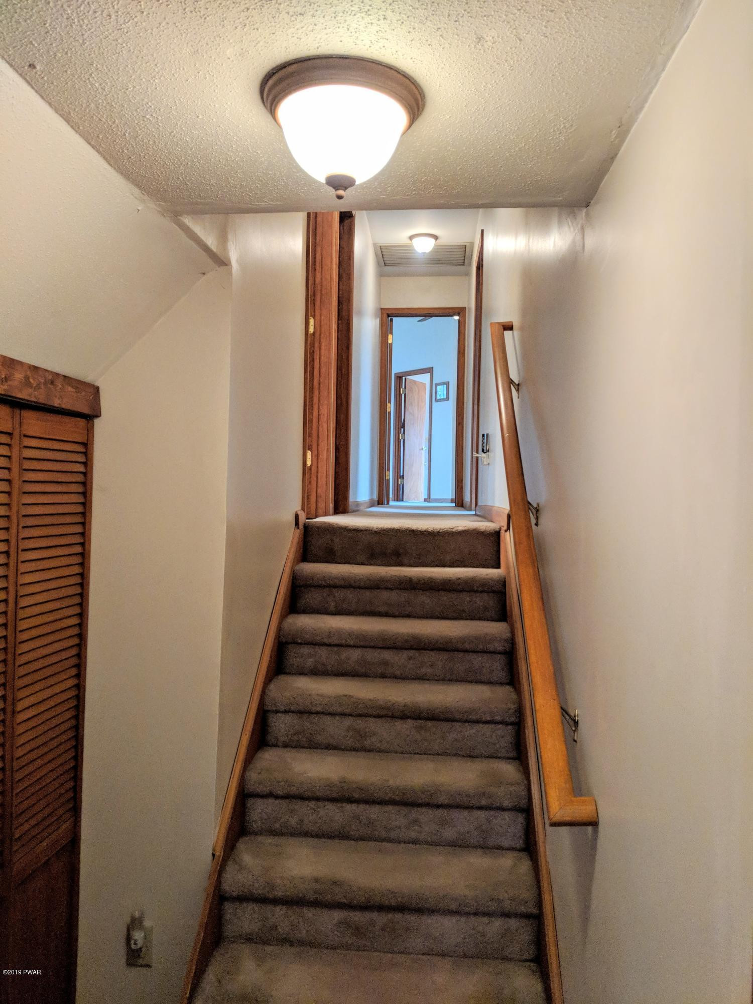 189 Meadow Ridge Acres Road Milford, PA 18337 - Photo 22 of 42 STAIRS TO MASTER SUITE