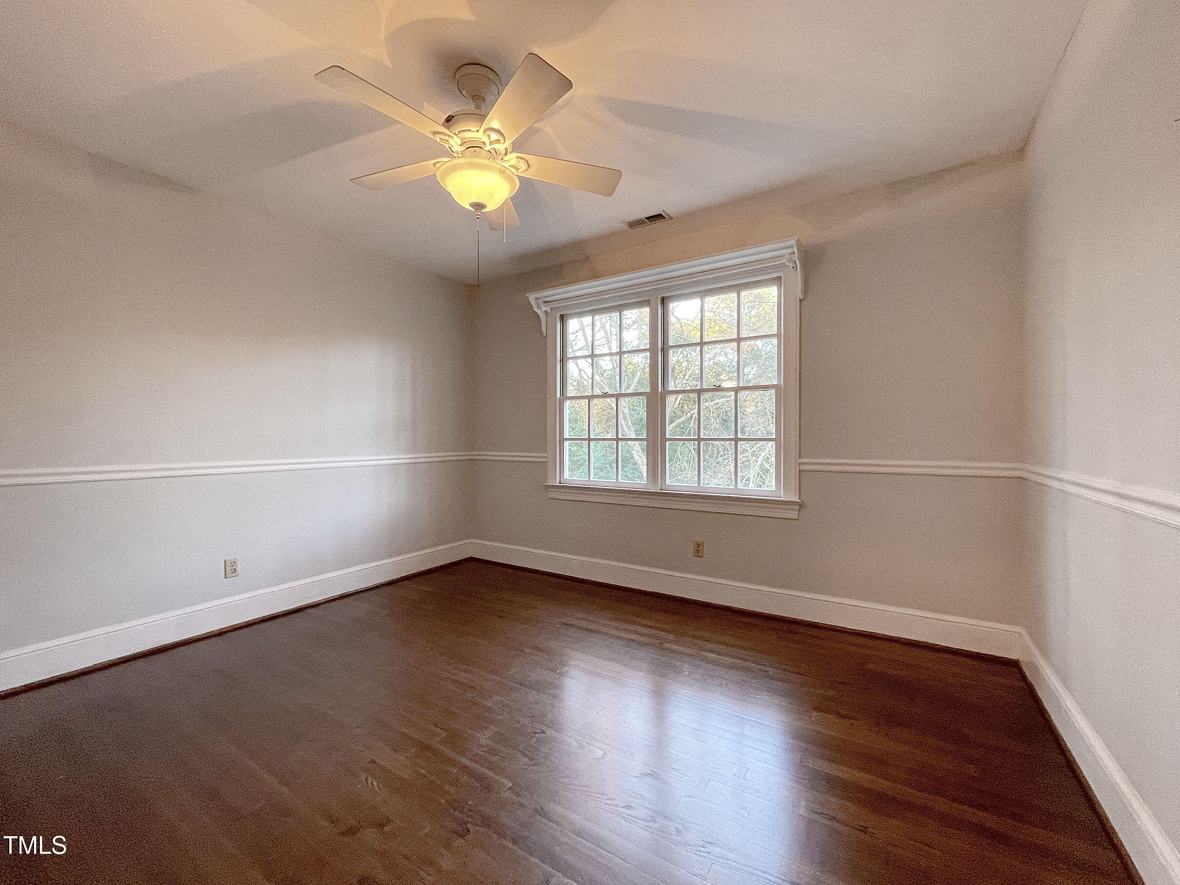 3222 Sussex Road Raleigh, NC 27612 - Photo 30 of 54 20241129_205529039_iOS