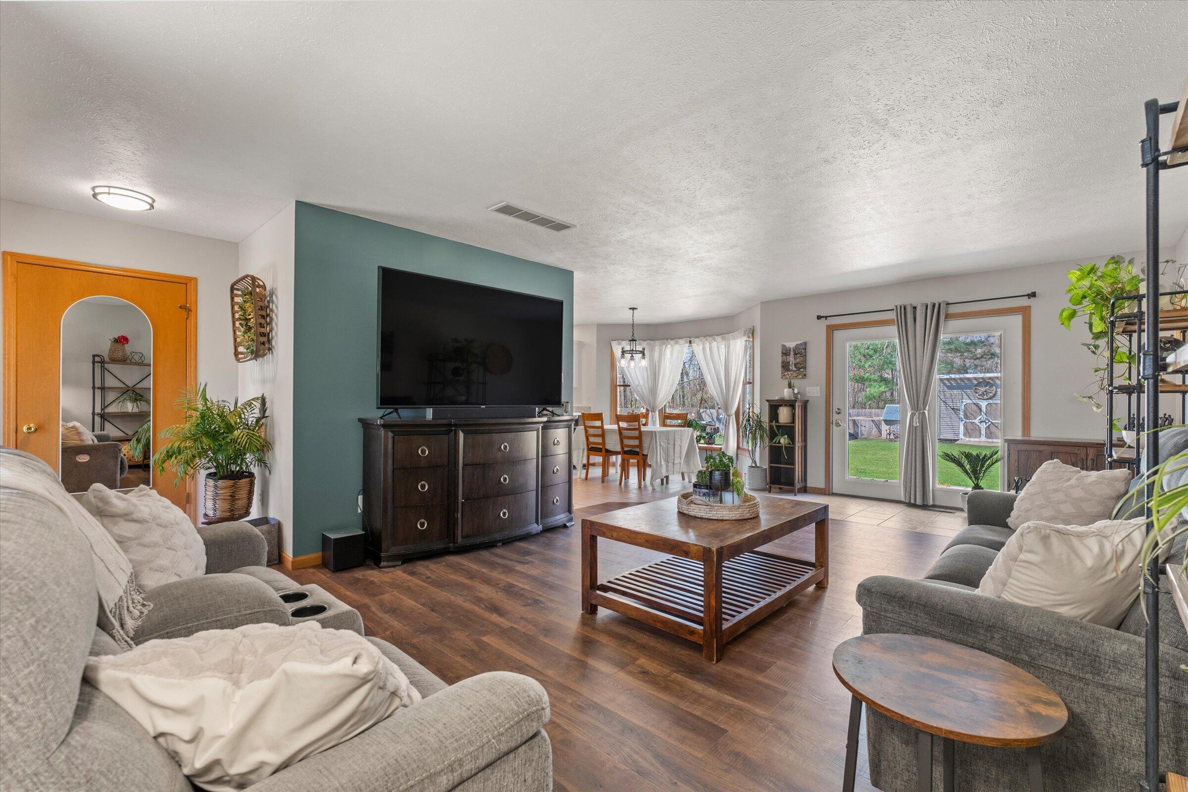 68600 Christiana Lake Road Edwardsburg, MI 49112 - Photo 13 of 47 07-DSC02135