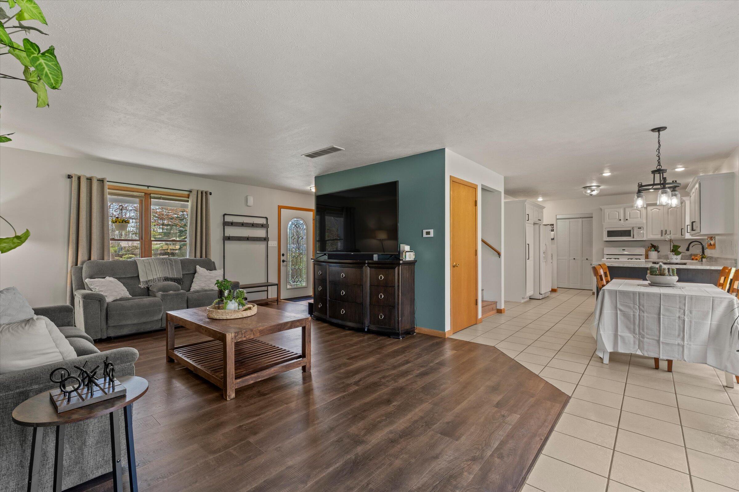 68600 Christiana Lake Road Edwardsburg, MI 49112 - Photo 15 of 47 09-DSC02130