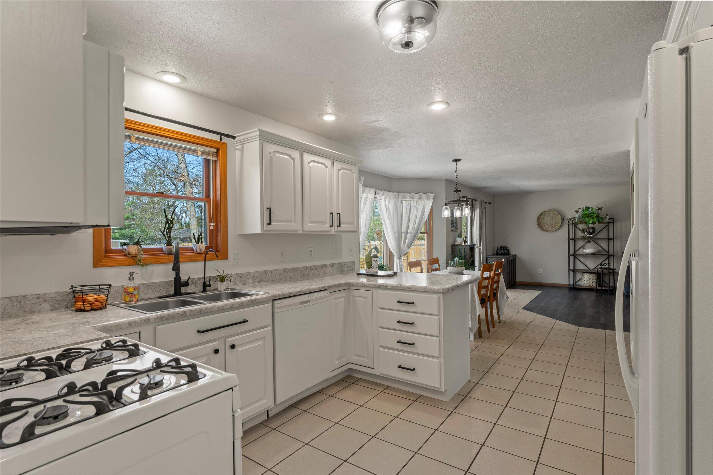 68600 Christiana Lake Road Edwardsburg, MI 49112 - Photo 20 of 47 16-DSC02180