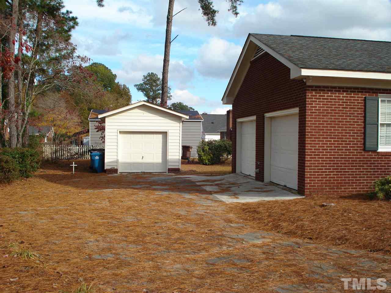 1010 Friendly Road Dunn, NC 28334 - Photo 4 of 25 Gallery Image 4