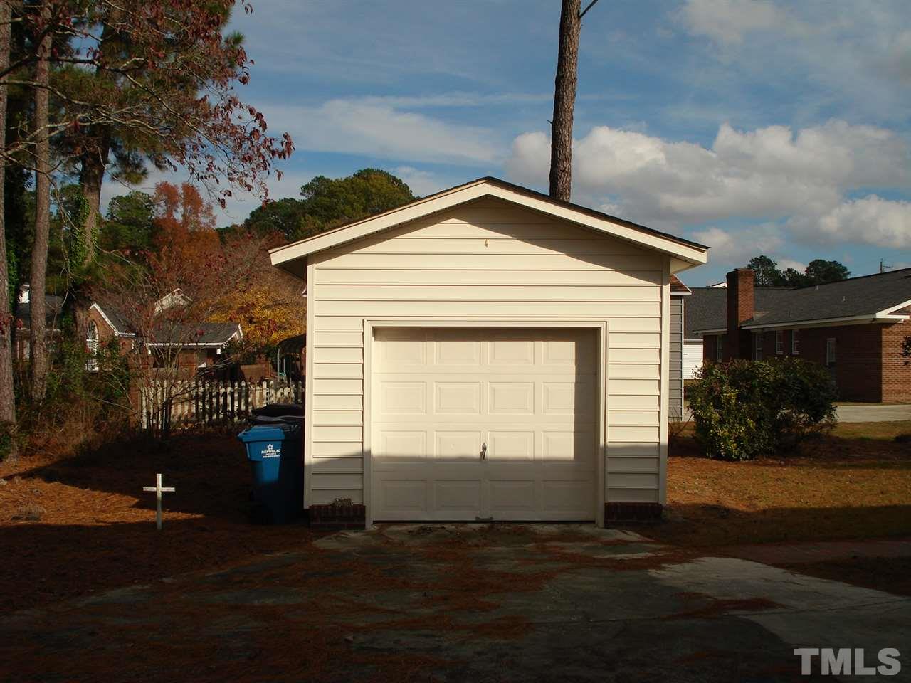 1010 Friendly Road Dunn, NC 28334 - Photo 5 of 25 Gallery Image 5