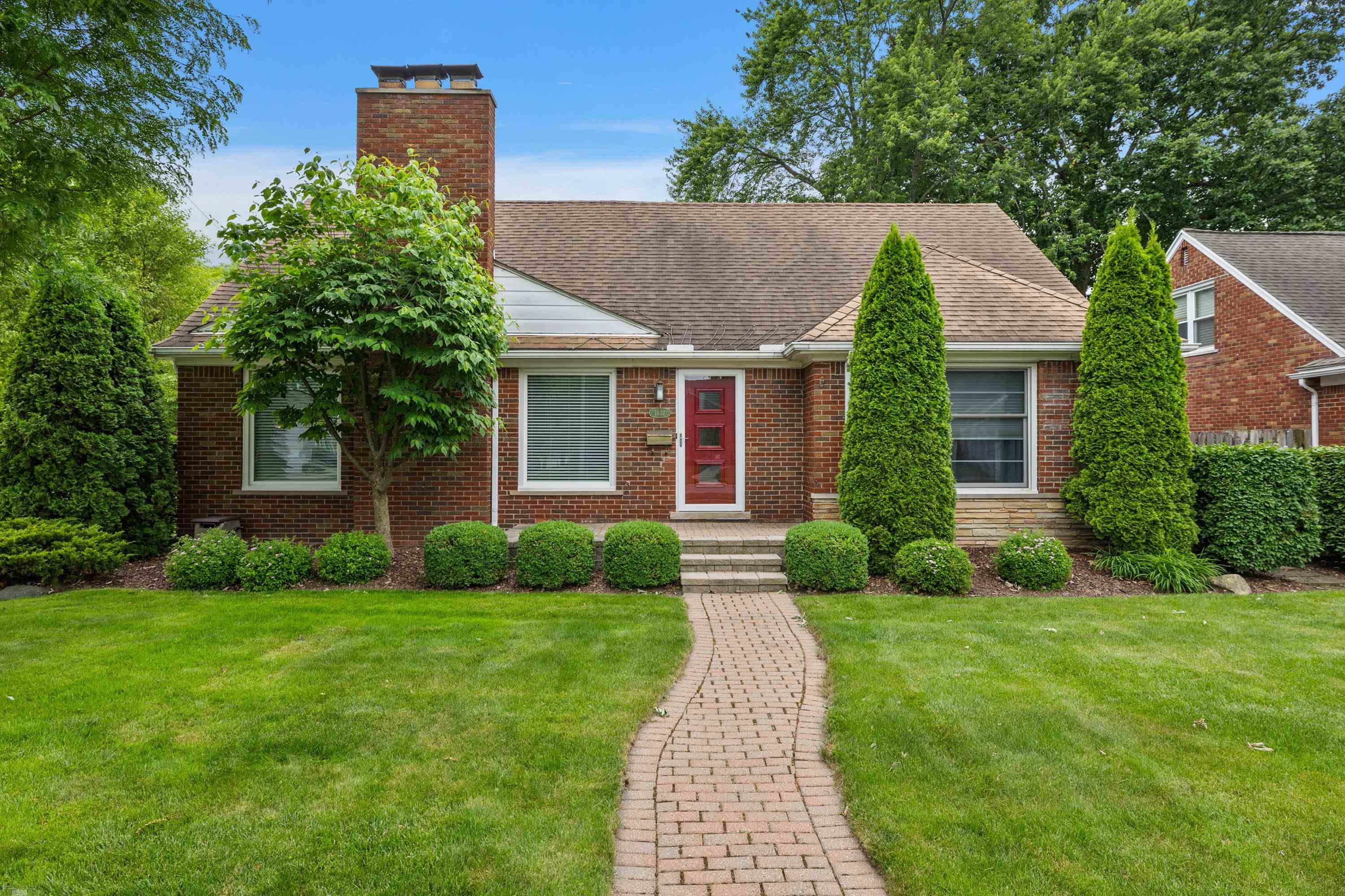1437 Torrey Road Grosse Pointe Woods, MI 48236 - Photo 3 of 60