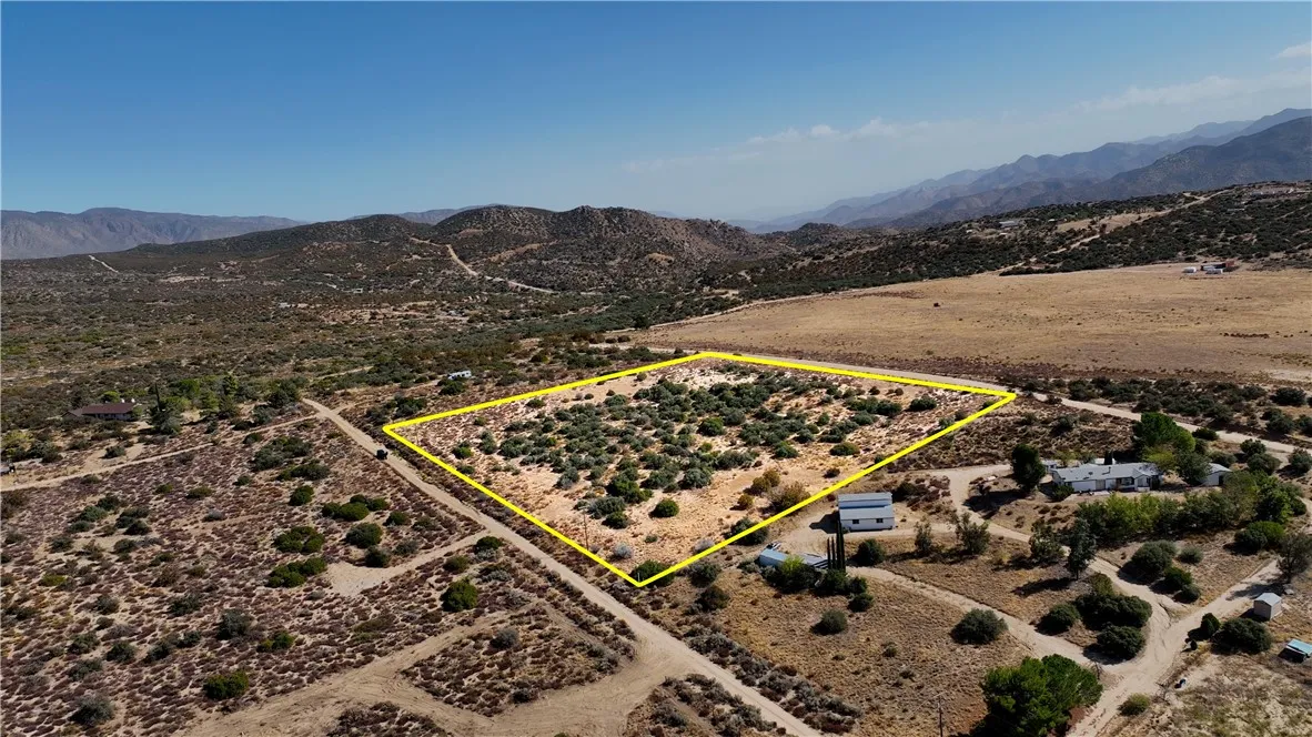 3 Sunset Sage Anza, CA 92539 - Photo 5 of 11 a view of a large building