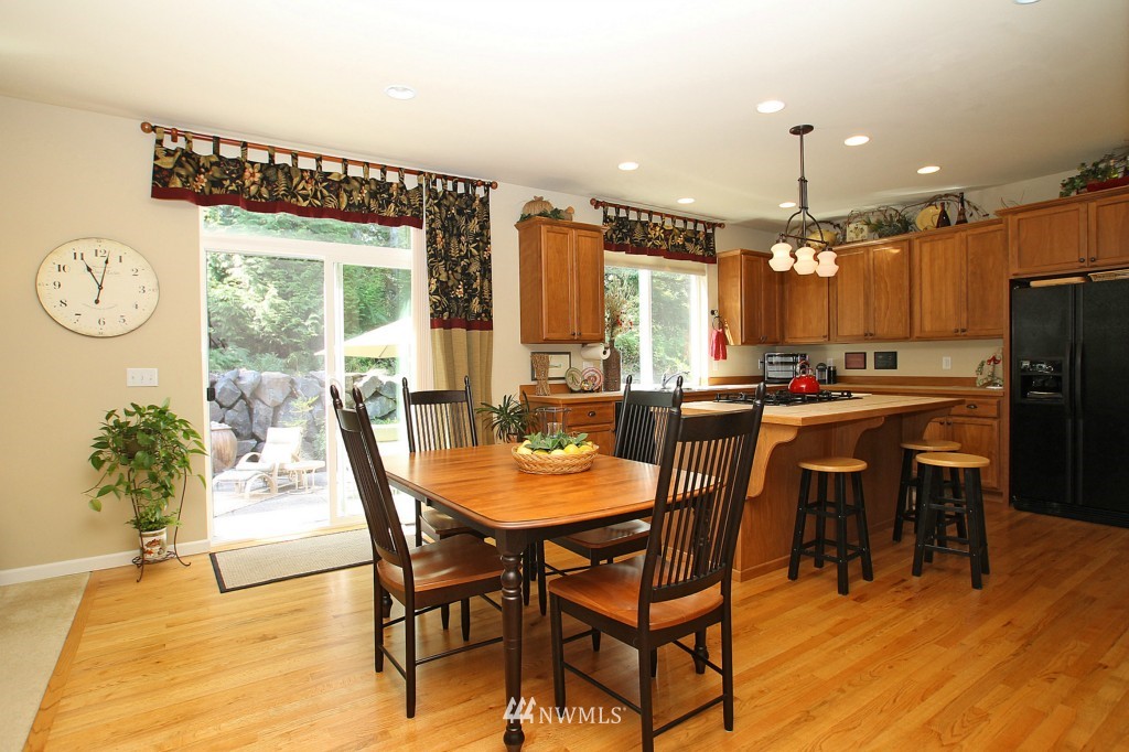 16571 Southeast 162nd Street Renton, WA 98058 - Photo 4 of 25 Gallery Image 4