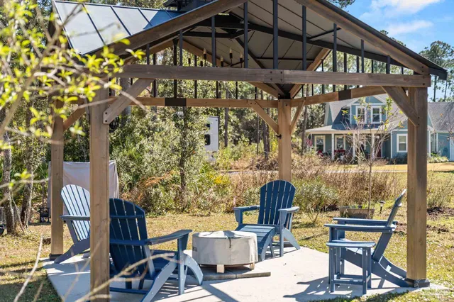 $600,000 | 5469 North Shore Road, Pensacola, FL 32507