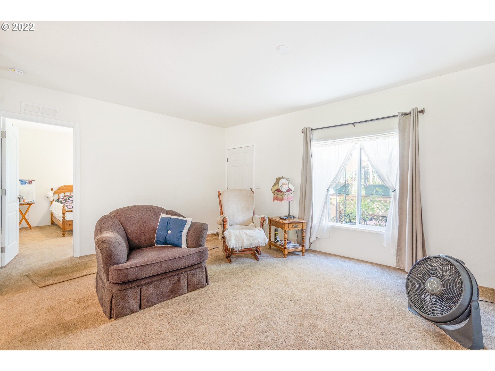 37220 Tree Farm Road Springfield, OR 97478 - Photo 3 of 32 a living room with furniture and a window