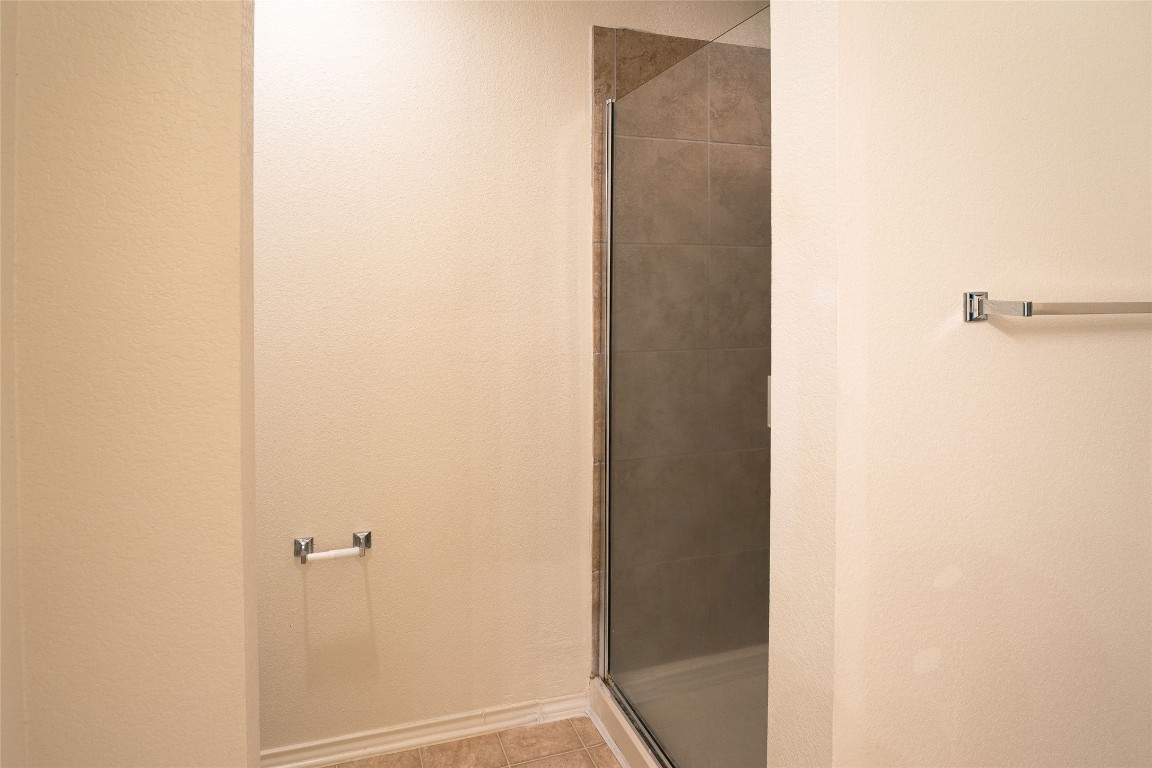 612 Dark Tree Lane Round Rock, TX 78664 - Photo 32 of 40 a view of a hallway