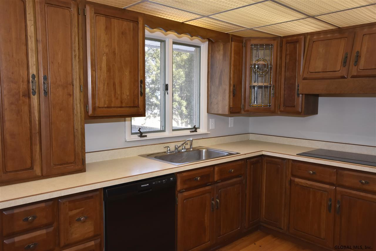 1008 Fairlane Road Rotterdam, NY 12306 - Photo 6 of 27 Photo 6
