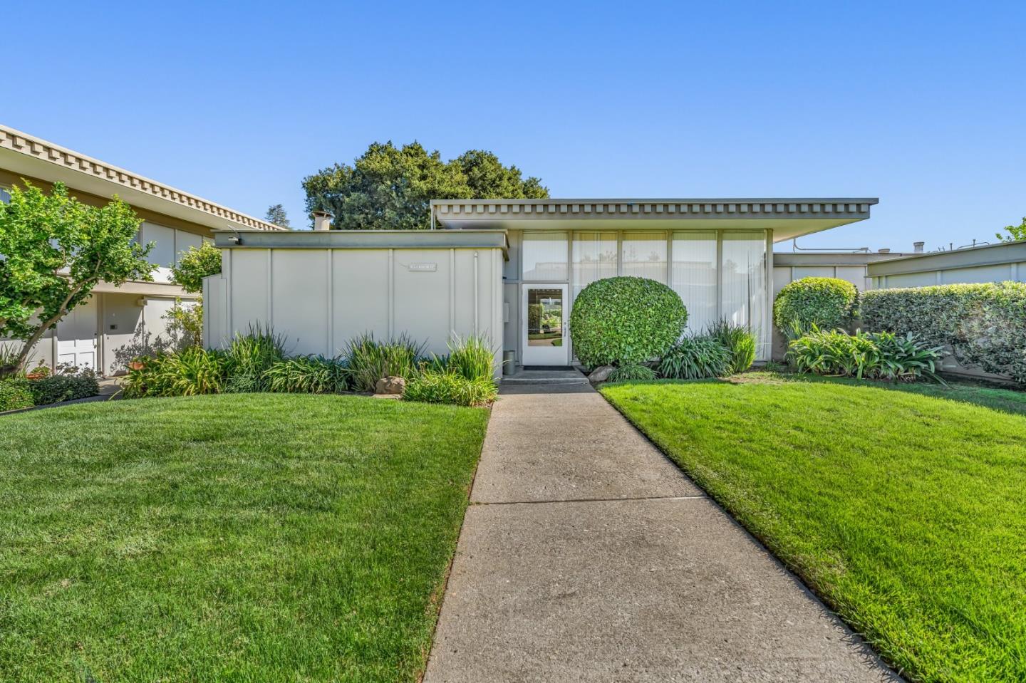 8 Los Altos Square Los Altos, CA 94022 - Photo 36 of 53 a view of a garden