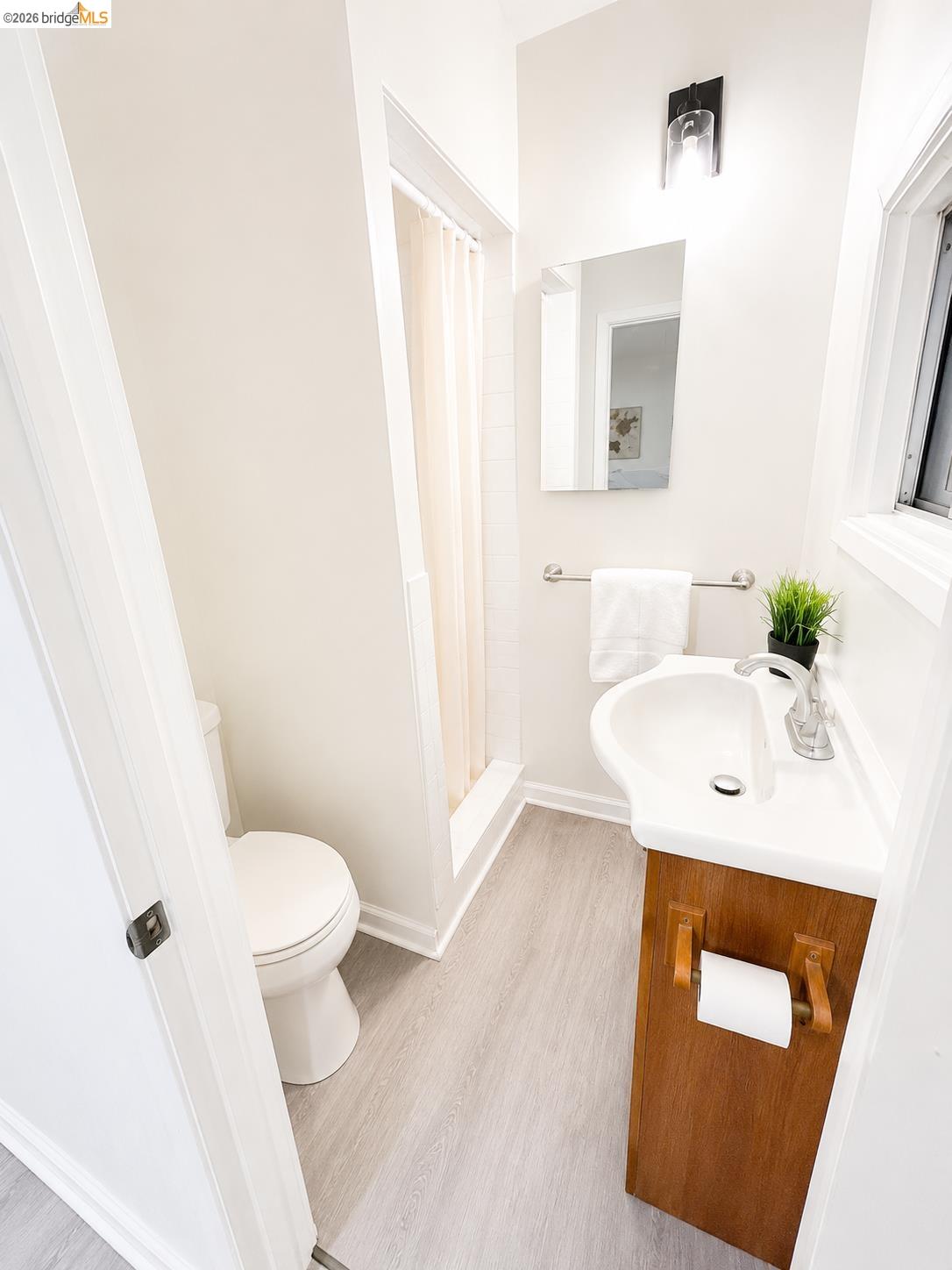 810 Pierce Street Albany, CA 94706 - Photo 16 of 25 Bathroom
