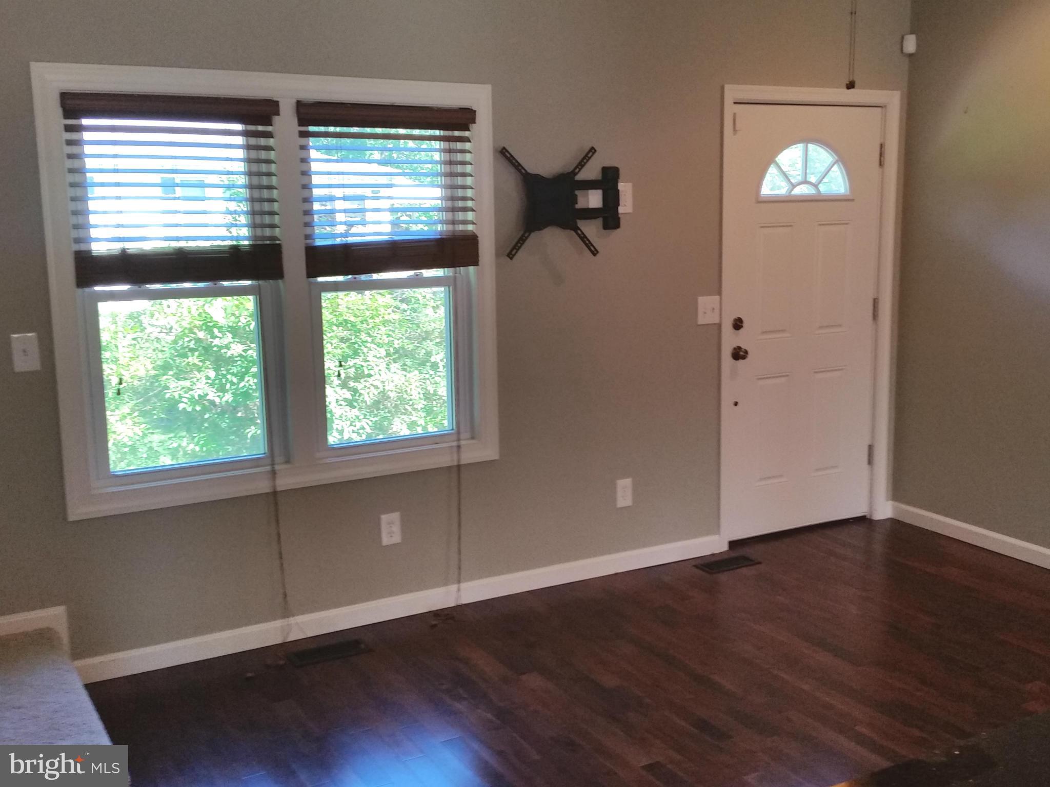 6852 Dorsey Road Elkridge, MD 21075 - Photo 23 of 27 Living Room