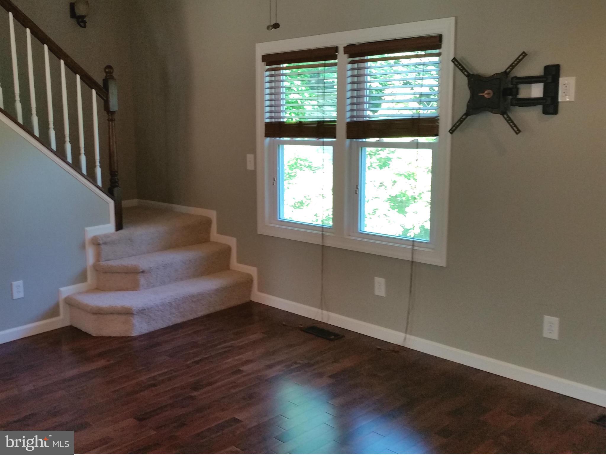 6852 Dorsey Road Elkridge, MD 21075 - Photo 9 of 27 Living Room