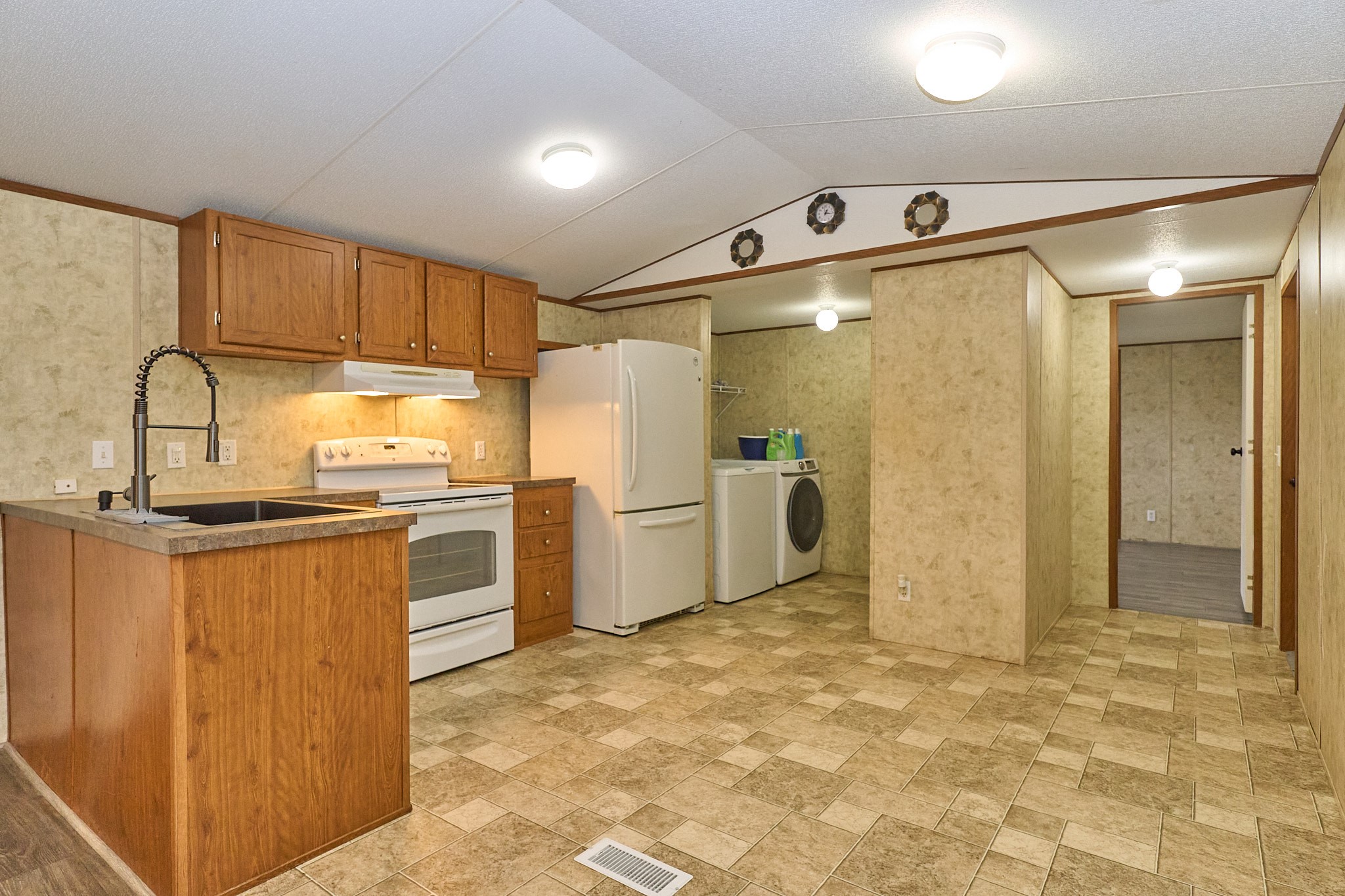 1003 Nunez Street Beasley, TX 77417 - Photo 7 of 22 Kitchen