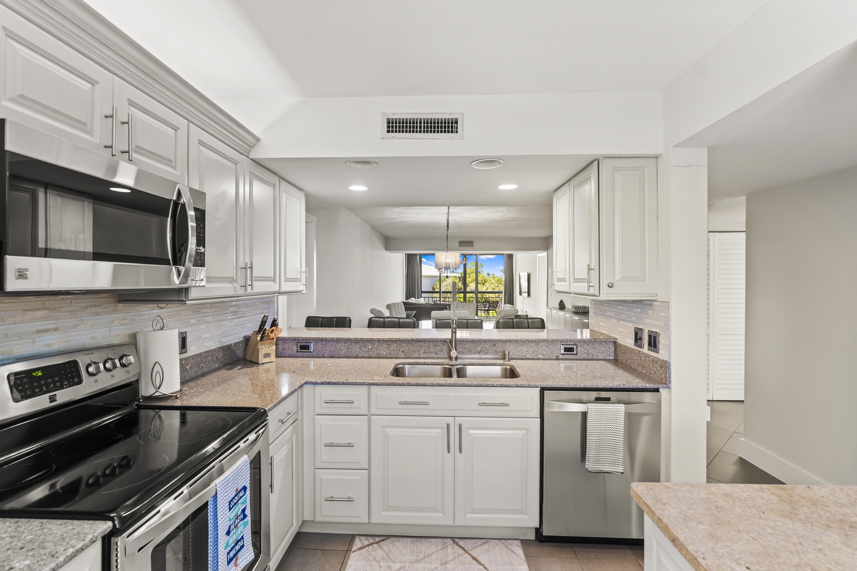 6217 Balboa Circle, Unit 404 Boca Raton, FL 33433 - Photo 10 of 42 Kitchen