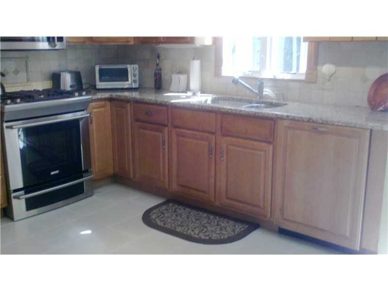 42 Ridgewood Road Cranston, RI 02921 - Photo 3 of 18 Kitchen.