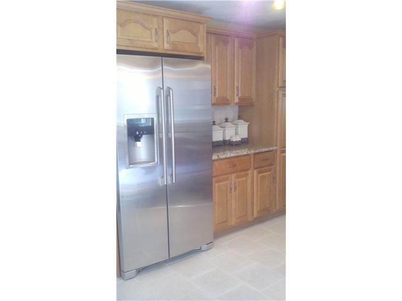 42 Ridgewood Road Cranston, RI 02921 - Photo 4 of 18 Kitchen.
