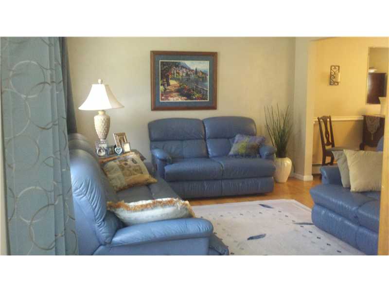 42 Ridgewood Road Cranston, RI 02921 - Photo 8 of 18 Living Room.